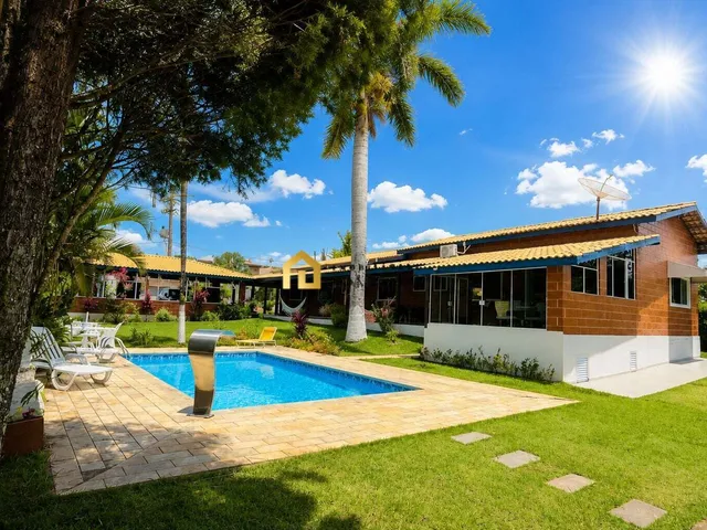 Imagem: A casa em condomínio possui 3 Dormitórios, 3 Suítes, 5