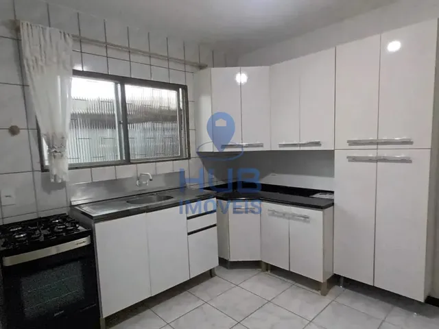 Imagem 2: Casa com 3 dormitórios e 2 vagas de garagem em São José/SC