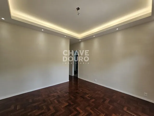Imagem 15: Apartamento de 2 quartos + dependência, varanda, 2 vagas e elevador