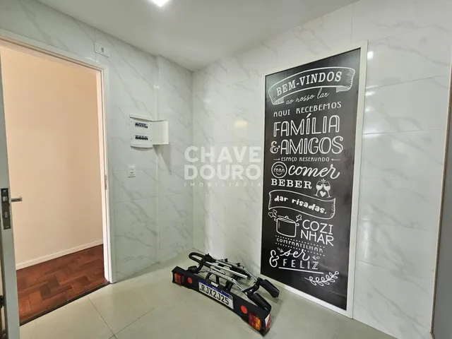 Imagem 11: Apartamento de 2 quartos + dependência, varanda, 2 vagas e elevador
