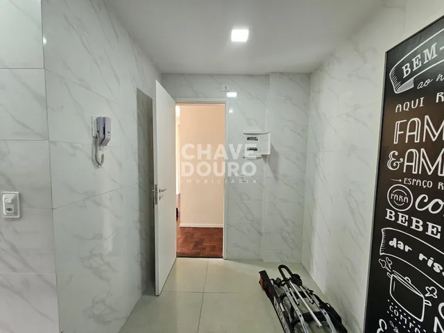 Imagem 12: Apartamento de 2 quartos + dependência, varanda, 2 vagas e elevador