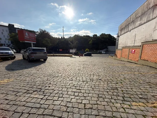 Imagem 9: Locação de Galpão Comercial de Alto Padrão com 02 Docas 10 Salas e 70 Vagas em