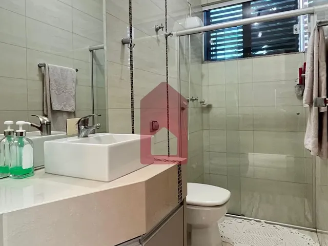 Imagem 7: Propriedade de Alto Padrão com Piscina