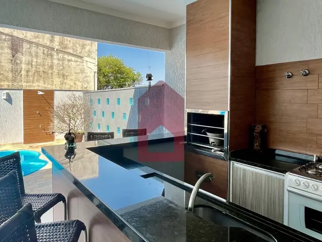 Imagem 9: Propriedade de Alto Padrão com Piscina