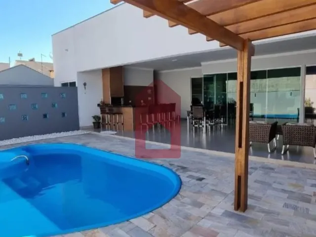 Imagem 6: Propriedade de Alto Padrão com Piscina