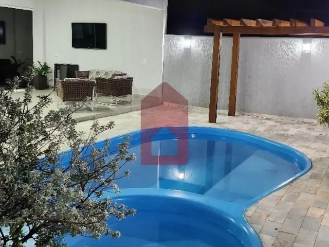 Imagem 8: Propriedade de Alto Padrão com Piscina