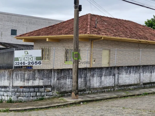 Imagem: Casa de Esquina com 3 Dormitórios e Edícula