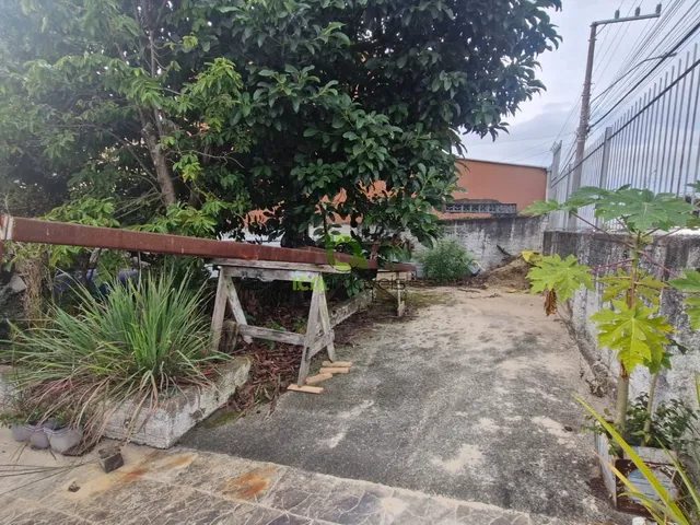 Imagem 2: Casa de Esquina com 3 Dormitórios e Edícula no Jardim Atlântico