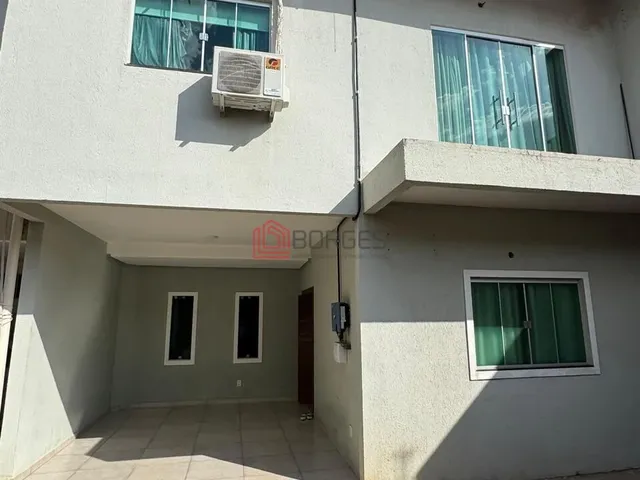 Imagem: A casa possui 4 Dormitórios, 2 Suítes, 2 Banheiros, 1
