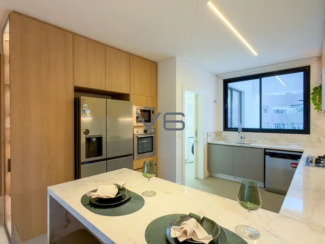 Imagem 14: Apartamento Alto Padrão com 3 suítes, 4 vagas de garagem, 176m² privativos, no Batel