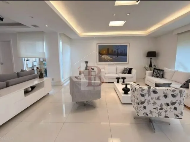 Imagem 7: Magnífica Casa com 6 Quartos e 3 Suítes em Camboinhas, Niterói-RJ - 700m² de Pura