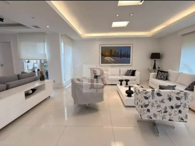 Imagem 2: Magnífica Casa com 6 Quartos e 3 Suítes em Camboinhas, Niterói-RJ - 700m² de Pura