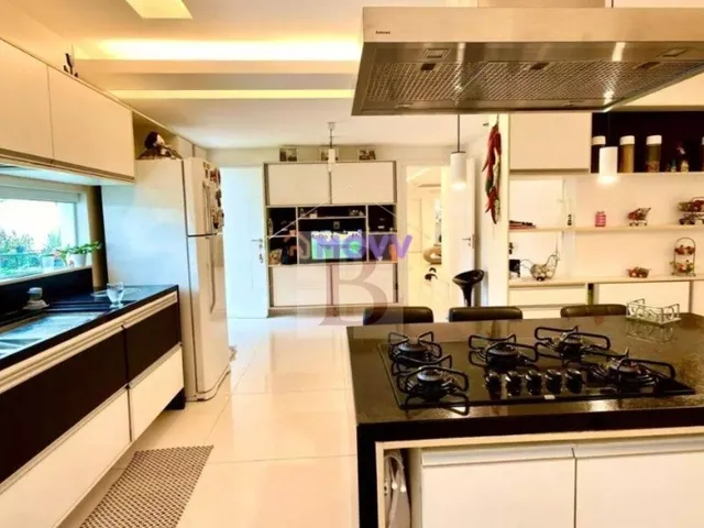 Imagem 9: Magnífica Casa com 6 Quartos e 3 Suítes em Camboinhas, Niterói-RJ - 700m² de Pura