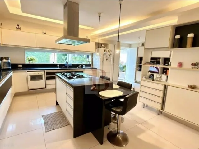 Imagem 14: Magnífica Casa com 6 Quartos e 3 Suítes em Camboinhas, Niterói-RJ - 700m² de Pura