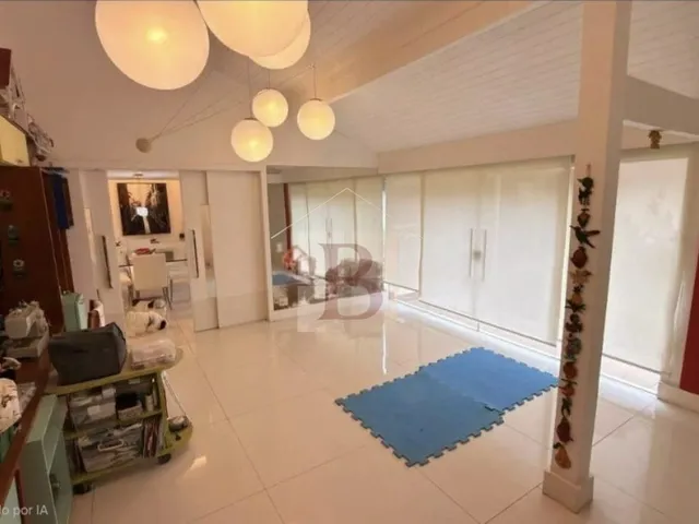 Imagem 3: Magnífica Casa com 6 Quartos e 3 Suítes em Camboinhas, Niterói-RJ - 700m² de Pura