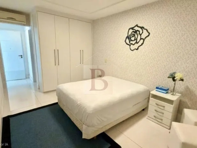 Imagem 16: Magnífica Casa com 6 Quartos e 3 Suítes em Camboinhas, Niterói-RJ - 700m² de Pura