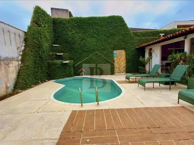 Imagem 5: Magnífica Casa com 6 Quartos e 3 Suítes em Camboinhas, Niterói-RJ - 700m² de Pura