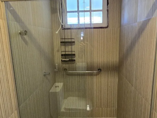 Imagem 16: Excelente casa Duplex 5 suítes, terreno amplo com lagoa, Busca Vida, Camaçari, BA