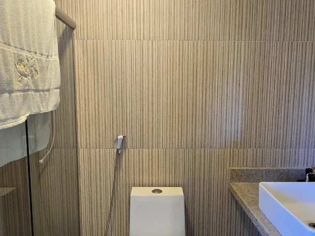 Imagem 7: Excelente casa Duplex 5 suítes, terreno amplo com lagoa, Busca Vida, Camaçari, BA