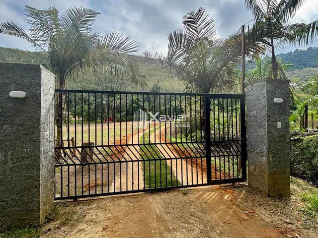 Imagem: Terreno Plano com Riacho na Rota da Ferradura