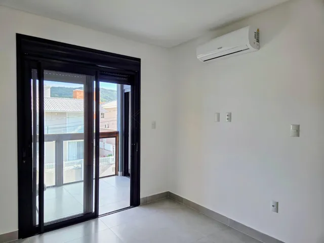 Imagem 16: Casa à venda em Garopaba-SC, bairro Quinta dos Açores: 3 quartos, 1 suíte, 1 sala, 3