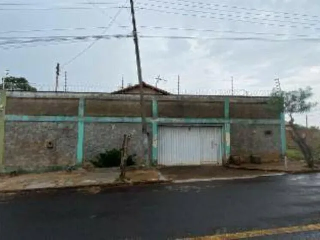 Imagem: A casa possui 2 Dormitórios, 1 Banheiro, 360m² de Área, 139m²