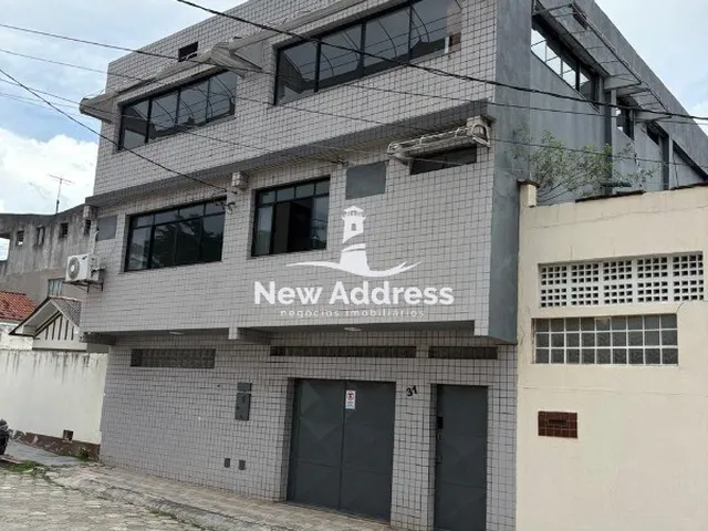 Imagem 6: Invista em um imóvel com múltiplas possibilidades: prédio com 3 pavimentos e grande