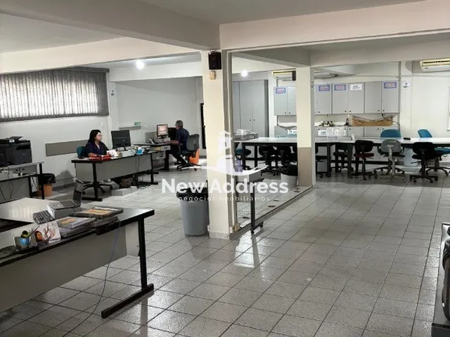 Imagem 10: Invista em um imóvel com múltiplas possibilidades: prédio com 3 pavimentos e grande