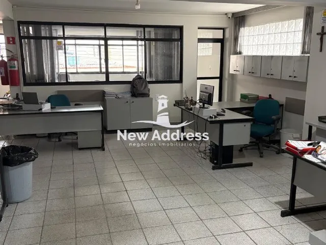 Imagem 4: Invista em um imóvel com múltiplas possibilidades: prédio com 3 pavimentos e grande