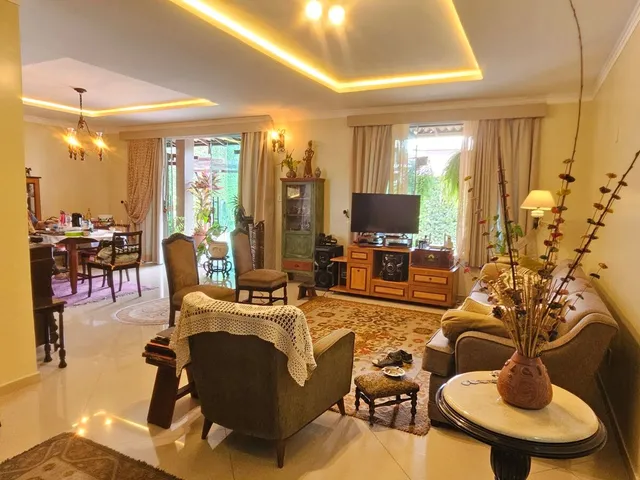 Imagem 7: Casa à Venda com Quarto Externo e Garagem no Cypress Garden