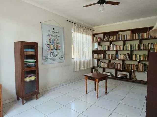 Imagem 6: Casa à Venda com Quarto Externo e Garagem no Cypress Garden