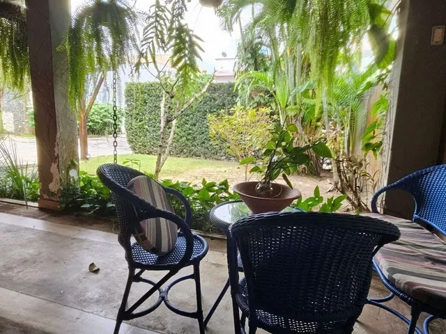 Imagem 2: Casa de 3 Quartos em Condomínio com Piscina e Academia