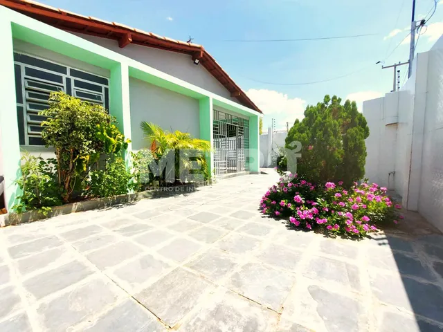 Imagem: Casa à venda no Lot. Eduardo 4 quartos