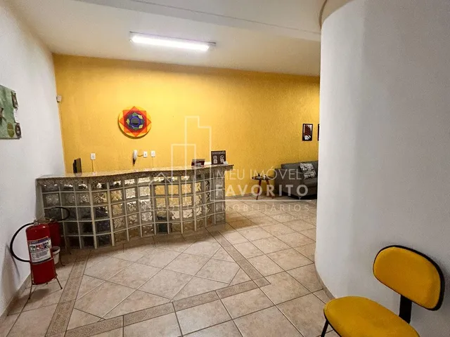 Imagem: A loja possui 2 Banheiros, 4 Vagas na garagem, 277m² de
