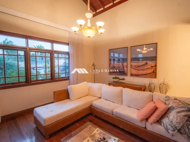 Imagem 2: Casa de Luxo em Condomínio: 4 Quartos, 4 Suítes, 5 Banheiros, 8 Vagas - Campinas-SP