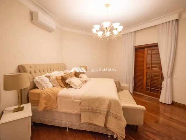 Imagem 3: Casa de Luxo em Condomínio: 4 Quartos, 4 Suítes, 5 Banheiros, 8 Vagas - Campinas-SP