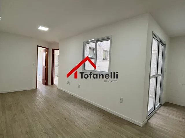 Imagem: O apartamento possui 2 Dormitórios, 1 Suíte, 2 Banheiros