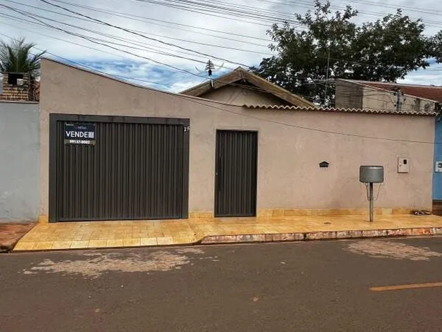 Imagem: A casa possui 3 Dormitórios, 3 Banheiros, 2 Vagas na