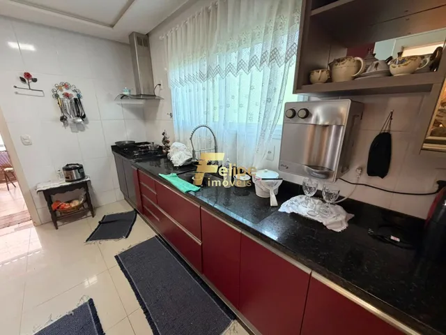 Imagem 3: LINDA ESPAÇOSA E ACONCHEGANTE CASA COM 03 SUÍTES, ÁREA GORMET E PISCINA, À VENDA NA
