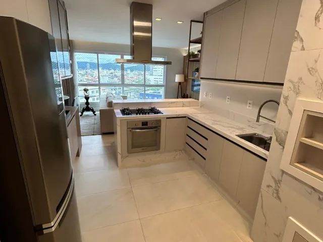 Imagem 7: Aluguel de Luxuoso Apartamento de 4 Quartos no Centro de Balneário Camboriú - 132 m²