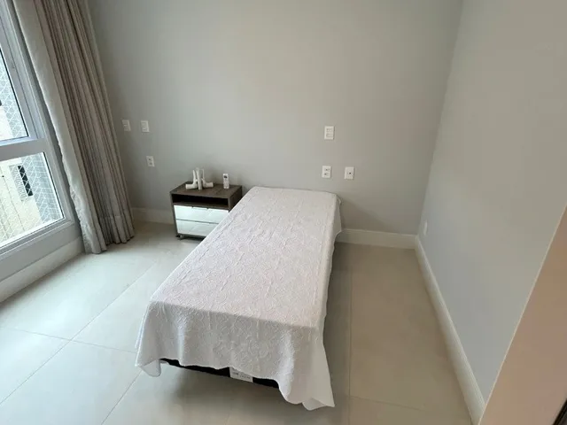 Imagem 8: Aluguel de Luxuoso Apartamento de 4 Quartos no Centro de Balneário Camboriú - 132 m²