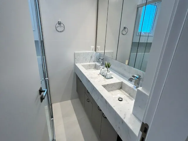 Imagem 14: Aluguel de Luxuoso Apartamento de 4 Quartos no Centro de Balneário Camboriú - 132 m²