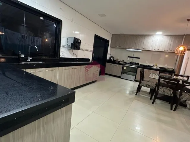 Imagem 15: ARNIQUEIRA - 5 QUARTOS - 3 SUÍTES - REFORMADA - ALTO PADRÃO - CONDOMÍNIO FECHADO