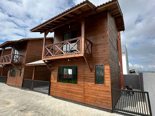 Imagem: Casa com dois dormitórios e próximo a