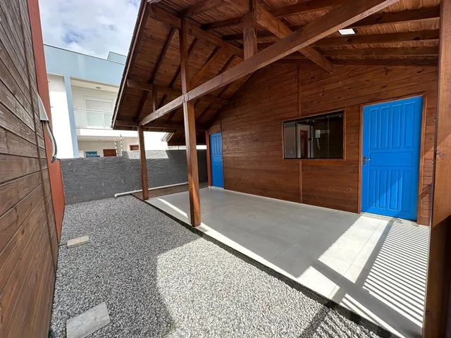 Imagem 4: Casa com dois dormitórios e próximo a praia do Campeche