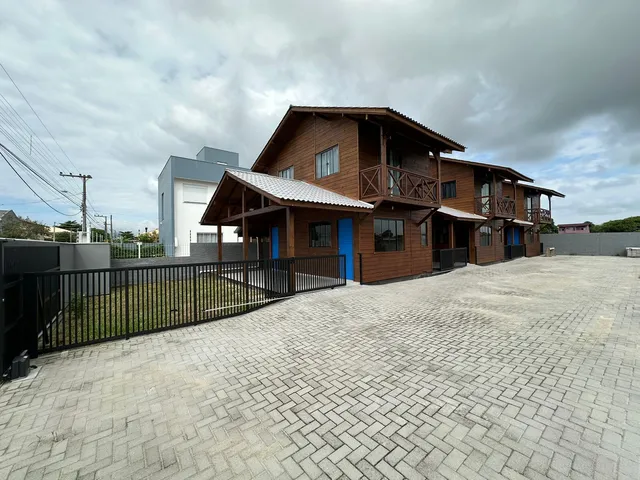 Imagem 3: Casa com dois dormitórios e próximo a praia do Campeche