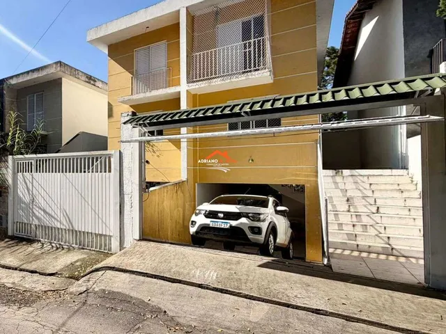 Imagem: A casa possui 3 Dormitórios, 1 Suíte, 2 Banheiros, 5