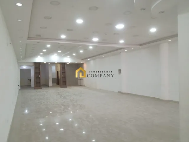 Imagem: A loja possui 1 Banheiro, 550m² de Área e está