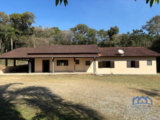 Imagem: Casa com 3 Quartos e 3 banheiros à Venda