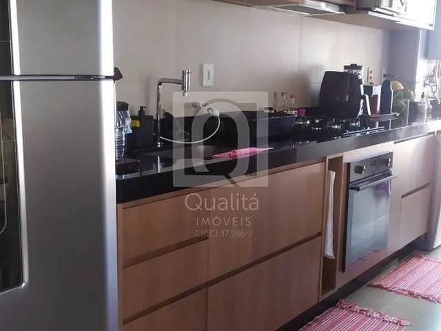 Imagem: O apartamento possui 2 Dormitórios, 1 Suíte, 2 Banheiros,